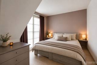 <p>Dit <strong>duplex appartement</strong> is<strong> prachtig en smaakvol ingericht</strong>, met zowel in de woonkamer als in de slaapkamers <strong>ingemaakte kasten, geschilderd in aangename kleuren,..</strong><br /> </p>
<p>Het appartement is gelegen in het <strong>centrum van Ingooigem (deelgemeente van Anzegem), op wandelafstand van beenhouwer, bakker, school,... en met vlotte verbinding naar E17 in Deerlijk. </strong></p>
<p>De duplex bestaat uit de volgende ruimtes :<strong> apart toilet, lichtrijke woon-en eetkamer met toegang tot het terras, mooie ingerichte keuken met alle gewenste comfort</strong>. Naast de keuken is een <strong>aparte wasplaats </strong>met <strong>waterverzachter </strong>en <strong>bergruimte</strong>. Er is een <strong>ruime slaapkamer met dressing met ingemaakte kasten, een bureaugedeelte en een eigen badkamer met douche. </strong>Via de trap kan je naar de<strong> tweede ruime slaapkamer</strong> die bestaat uit een gedeelte om het bed te plaatsen, een gedeelte voor het bureel, <strong>ingemaakte kasten </strong>en een <strong>eigen sanitair gedeelte met ligbad en lavabomeubel.</strong> Er is ook nog <strong>bergruimte </strong>voorzien.</p>
<p>Bergruimte voor fietsen en de auto is er in de <strong>ruime afgesloten garagebox</strong> achteraan het gebouw.</p>
<p><br /><strong>Prijs garagebox 17.500 €</strong></p>
<br />Voor meer info, contacteer Martijn:
<h3>martijn@maesconceptimmo.be</h3>
<ul>
<li>
<h3>0470/62.95.68</h3>
</li>
</ul>