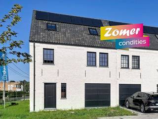 In deze doodlopende verkaveling 'Biezenhof' te Beervelde realiseerden we 13 uiterst energiezuinige woningen in een landelijke stijl.<br />Deze woning op lot 1 staat op een mooi perceel van 360m².<br /><br />GLVLS: inkom, ruimte voor vestiaire, wc, ruime living met ingerichte keuken met eiland en grote garage. De mooie raampartij in achtergevel zorgt voor veel lichtinval.<br />1ste VERD.: drie ruime slpks, wc, badk. met ligbad, douche en badmeubel met dubbele lavabo en bureauruimte op de overloop.<br />ZOLDER: vaste trap voorzien naar een aparte berging en 4de ruime slaapkamer met 2 dakvlakramen.<br />Voor de afwerking kan je rekenen op de begeleiding én expertise van ons team en onze partners.<br />BEN-woning (E-peil 5!) dankzij het doorgedreven isolatiepakket, warmtepomp met vloerverwarming ( + vloerkoeling ) , ventilatiesysteem D en 18 (!) (= 7290 wp) zonnepanelen. Samen met de regenwaterput van 10.000L voldoet deze woning dus aan alle normen voor de toekomst en bespaar je op je woonkost. Snel beschikbaar!<br /><br />De prijs is excl. btw en kosten.<br />Meer info: 09 280 60 60 of info@durabrik.be<br />Download de brochure op onze website https://durabrik.immo/beervelde-biezenhof<br />Ontdek onze kijkwoningen op https://www.durabrik.be/nl/kijkwoningen<br />* Afbeeldingen en oppervlaktes zijn indicatief.