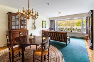 Dit appartement (105 m²) is gelegen op de 1ste verdieping van een zeer verzorgd en residentieel gebouw aan de overzijde van het Sint-Annabos!...