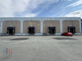 Op een strategische zichtlocatie langs de Leuvensesteenweg in Zaventem bevindt zich dit functionele logistieke gebouw van +/- 3.450 m². De site...