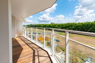 Te renoveren 3-slaapkamer appartement op de 4de verdieping van een verzorgd en residentieel appartementsgebouw.Het centraal gelegen appartement heeft...