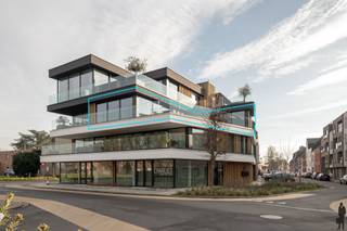 Zeer luxe afgewerkt nieuwbouw appartement van ca. 110 M2 met uitzonderlijk ruim ZW-terras van ca. 70 M2 in het centrum van...