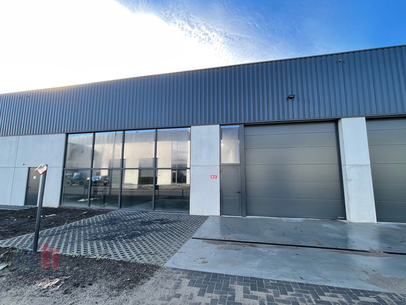 MAGAZIJN VAN 549 m² TE KOOP IN OOSTKAMP - foto 2