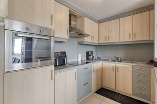 <p><span>Op zoek naar een </span><span>gezellig en praktisch dakappartement</span><span> in een rustige buurt?<br />Dit </span><span>netjes onderhouden 2-slaapkamerappartement van 85m²</span><span> biedt een lichtrijke woonkamer met eetplaats en </span><span>open keuken</span><span>, een verzorgde badkamer, berging, inkom-nachthal en is </span><span>zuidgericht . </span><span>Gelegen op de 2de verdieping met mooi uitzicht over Herzele.</span></p><p><span>Rustig gelegen en toch dichtbij :winkels, openbaar vervoer, scholen, centrum en uitvalswegen.</span></p><p><span>Extra troef: een </span><span>aparte garage </span><span>is inbegrepen!</span></p><p><span>Troeven:</span></p><ul><li><span>2 slaapkamers</span></li><li><span>energiezuinig, label C</span></li><li><span>elektriciteit conform</span></li><li><span>extra bergzolder : 30m²</span></li><li><span>Open keuken en gezellige leefruimte</span></li><li><span>Externe garage( € 25.000) inbegrepen</span></li></ul><ul><li><span>Rustige ligging in Herzele</span></li><li><span>Geen SYNDICUS: dus ook geen kosten</span></li><li><span>Gebruik van EXTRA mooie tuin!</span></li></ul><p><span> </span></p><p><span>Dit appartement is ideaal voor wie op zoek is naar een </span><span>comfortabele woonst met garage</span><span> op een rustige, maar toch goed bereikbare locatie.</span></p><p><span> </span></p><p><span>Ideaal voor starters, koppels of investeerders</span><span>!!</span></p><p><span> </span></p><p><span>Interesse?</span></p><p><span>0475/ 51 34 67 vraag naar Jean-Pierre</span></p><p><span><span>jean-pierre@janssenenjanssen.be</span></span><span> </span></p><p><span> </span></p>