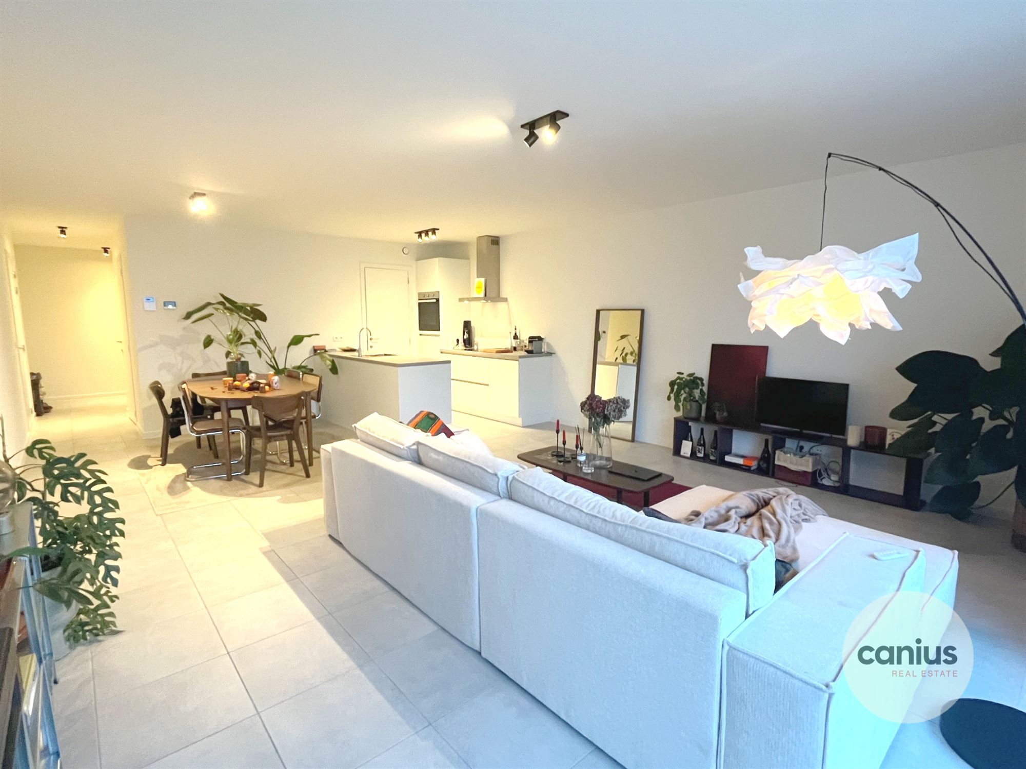 GESCHILDERD NIEUWBOUWAPP. IN HARTJE HASSELT MET 2 SLKS + TERRAS & PARKING - foto 2