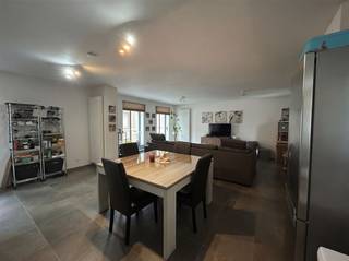 Gezellige stadswoning met 3 slaapkamers en koer, in het centrum van Maaseik. ALGEMEEN:- Voorzien van een tegelvloer.- Verwarming: aardgas.- In...