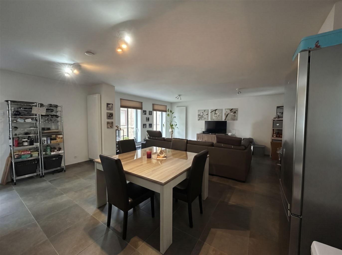 Gezellige stadswoning met 3 slaapkamers en koer, in het centrum van Maaseik. - foto 3