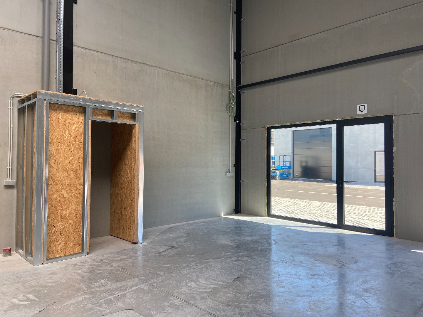 Te huur – KMO-unit / Magazijn in Sint-Eloois-Vijve - foto 5