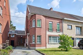 Stijlvol wonen op een goede locatie!Deze charmante woning aan de Leopoldlaan combineert een uitstekende bereikbaarheid met de rust van een centrale...