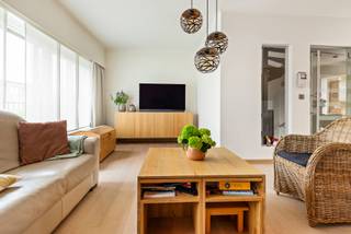 Bent u op zoek naar een ruime en praktisch ingedeelde woning op een uitstekende ligging in Aartselaar?Dan is deze verzorgde bel-etagewoning in de...