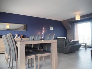 <p><strong>ENKEL BEZOEK MOGELIJK DOOR ONDERSTAANDE LINK VOLLEDIG EN CORRECT IN TE VULLEN: https://mijnhuurprofiel.be/property/4a5b69e8-ea9b-4582-a11d-6d96c9ca8c65</strong><br />Op zoek naar een <strong>ruim en instapklaar appartement</strong> in het hart van Egem? Ontdek dit<strong> 2-slaapkamerappartement</strong> in de Kolonel Naessensstraat, centraal gelegen op wandelafstand van winkels, scholen en openbaar vervoer.</p>
<p>Bij het binnenkomen verwelkomt een <strong>praktische inkomhal</strong> met vestiaireruimte. De <strong>lichtrijke leefruimte</strong> is ingedeeld in een gezellige zithoek en een eetplaats en geniet van grote raampartijen die veel natuurlijk licht binnenbrengen. Aansluitend vind je de <strong>open keuken</strong>, volledig uitgerust en voorzien van de nodige toestellen, ideaal voor wie graag kookt of gasten ontvangt.</p>
<p>Verder beschikt het appartement over <strong>twee volwaardige slaapkamers</strong>. De <strong>badkamer</strong> is voorzien van een ruime douche, lavabo en opbergruimte. Daarnaast is er een apart toilet en een handige <strong>berging/wasplaats</strong>.</p>
<p>Extra troeven zijn de <strong>energiezuinige verwarming op aardgas</strong>, <strong>dubbele beglazing</strong>, <strong>lift in het gebouw</strong> en een <strong>gunstig EPC-label B</strong>, wat zorgt voor lage verbruikskosten.</p>
<p>Dankzij de <strong>uitstekende ligging</strong> woon je rustig, maar toch vlak bij alle dagelijkse voorzieningen en met vlotte verbindingen richting Tielt, Roeselare en de E403.</p>