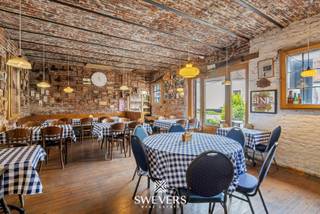 Voor meer info en foto’s, surf naar www.swevers.be –Aan de rand van het landelijke Kerkom (Sint-Truiden) wacht deze indrukwekkende vierkantshoeve op...