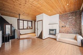 The attractive location of this property relies in part on the success of the Korenmarkt, which opens onto Adegemstraat. The Korenmarkt has...