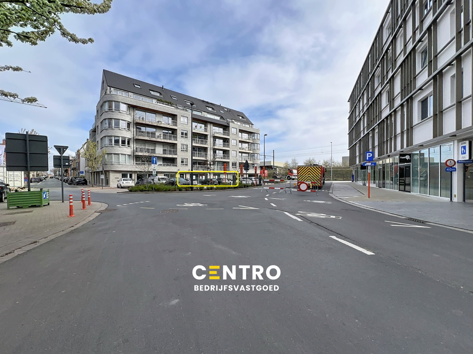 Volledig instapklare LICHTRIJKE commerciële ruimte ± 185m² (kantoor, diensten, vrije beroepen,...) in het CENTRUM! - photo 1