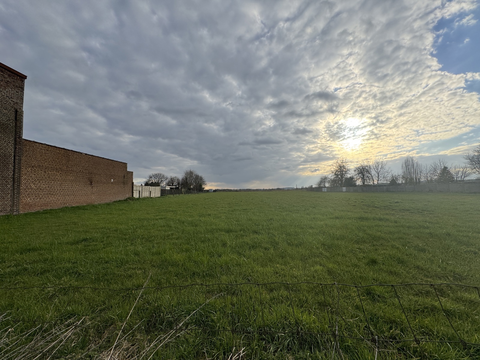 Mooi perceel bouwgrond voor gesloten bebouwing - foto 4
