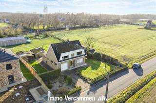 Verrassend ruime gezinswoning met veel potentieel, ideaal gelegen in het landelijke Booischot Gevestigd op een royaal perceel van maar liefst 1420...