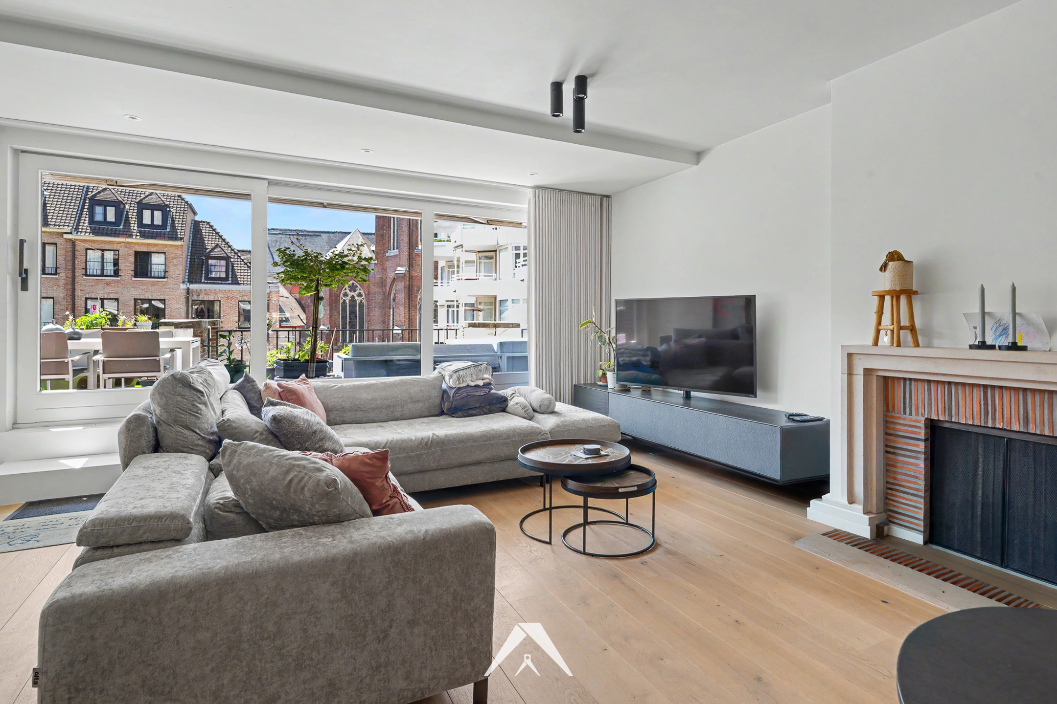 Vernieuwd appartement met groot dakterras in hartje Kortrijk - foto 2