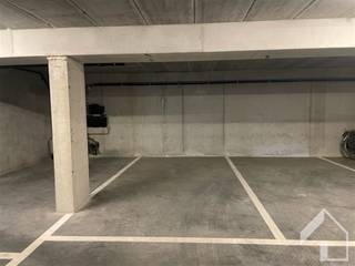 Ondergrondse staanplaats te huur in het centrum van Broechem. Beschikbaar vanaf 01/06/2026.Voor meer informatie en/of bezichtiging: 0494/99.29.01...