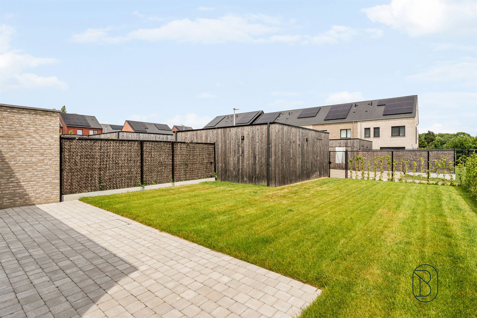 Recente halfopen bebouwing met 4 slaapkamers, tuin en garage - foto 4