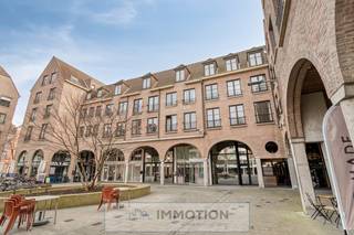 Residentie "Kortrijk Centrum Oost"Centraal gelegen aangenaam 1-slaapkamer appartement met mooi terras op rustige en mooie centrum locatie.Inclusief...