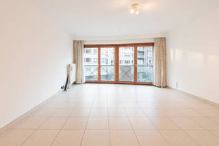 This well-maintained 2 bedroom apartment for sale is located along Koningsstraat within walking distance of shops, public transport, sea and beach.Layout:- spacious entrance hall- separate toilet- living room with well-equipped open kitchen (dishwasher, fridge with freezer, vitroceramic hob,...)- storage room with washing machine connection- separate toilet with hand wash basin- bathroom with bath and double washbasin- bedroom 1- bedroom 2- spacious sun terrace at the back of the apartmentPros: - sun terrace- centrally located (close to public transport, sea and beach, restaurants,...)- EPC label A- bicycle storage in the buildingLooking for a centrally located apartment for sale in the center of Ostend? Contact us for more information. These AI visualizations are intended as inspiration. No technical specifications, urban planning regulations, or concrete realization possibilities were taken into account.