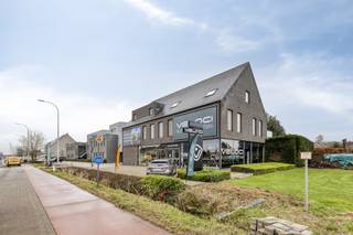 This ready-to-move-in and modern commercial property is for sale in an excellent commercial location along the Liersesteenweg (N10) in...