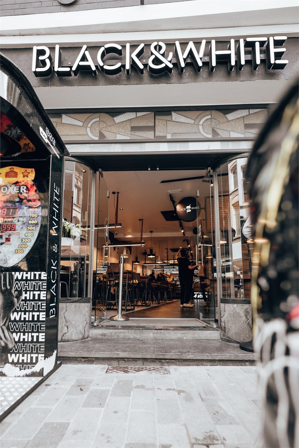 COMPLEET VERNIEUWD WINKELPAND NAAST FNAC - foto 3