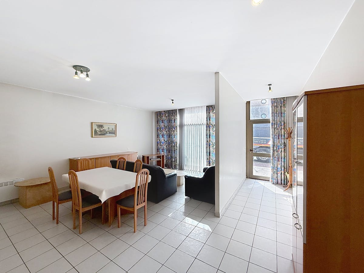 Gelijkvloers appartement met ruime garage in centrum Sint-Idesbald - foto 2