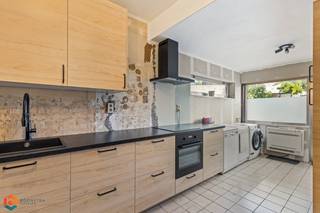 Op een uitstekende locatie te Rijmenam bevindt zich deze voormalige tweewoonst met 4 slaapkamers en ruime garage. U bevindt zich hier in het...