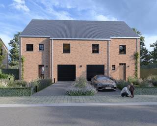 <strong>Landelijke nieuwbouwwoning met 3 slaapkamers en garage te koop te Ham, Eindhout</strong><br /><br />Nabij het centrum van Eindhout vinden we dit nieuwbouwproject in een landelijke pastorijstijl. De ligging nabij het centrum biedt heel wat voordelen: winkels, supermarkten, scholen en horeca liggen op wandel- en fietsafstand van de woningen. De op- en afrit van de E313 bevindt zich op slechts enkele minuutjes rijden.<br /><br />We komen de woning binnen via de inkomhal met gastentoilet. Vanuit de inkomhal komen we binnen in de ruime woonkamer met open keuken (49,74m²). De keuken zal voorzien worden van alle nodige toestellen. De grote ramen zullen hier zorgen voor veel natuurlijke lichtinval en zicht op de tuin. Achter de keuken bevindt zich een berging en de garage (23,22m²). Voor het parkeren van de wagen en voor extra opslagruimte is dit ideaal.<br /><br />Via de trap in de inkomhal bereiken we de eerste verdieping, waar zich 3 ruime slaapkamers (13,55m², 13,08m² en 15,35m²) en een dressing (7,32m²) bevinden. Ook de badkamer (12,10m²) en een tweede apart toilet kan je hier vinden. De badkamer wordt voorzien van een ligbad, een douche en een dubbele lavabo.<br /><br />Er wordt een vaste trap naar de ruime zolder (62,53m²) voorzien die nog heel wat mogelijkheden biedt.<br /><br />Deze woning wordt zeer energiezuinig opgeleverd. De verwarming zal gebeuren via vloerverwarming via een warmtepomp. Er is vloerverwarming voorzien op het gelijkvloers en op de eerste verdieping. Tevens worden er ook zonnepanelen voorzien.<br /><br />Als koper is er inspraak in de volledige afwerking van de woning.<br /><br />Is deze nieuwbouwwoning in landelijke pastorijstijl iets voor jullie? Contacteer ons dan via info@bosmanvastgoed.be voor meer info of een bezoek ter plaatse. Wij helpen jullie graag verder! <br /> 