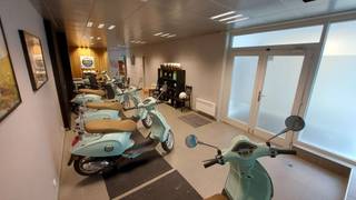 Dit handelspand van 90 m² is gelegen nabij het Casino van Oostende en op wandelsafstand van de zeedijk.Indeling handelspand:* handelsruimte* toilet*...