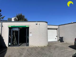 Près du centre d'Edegem, nous trouvons cet entrepôt, garage ou atelier, situé dans la Boniverlei. L'entrepôt a une superficie de 100 m².Devant...