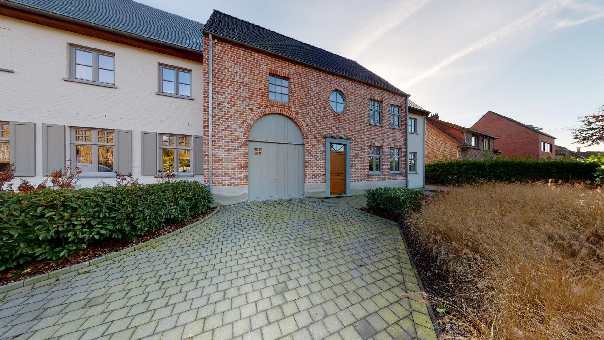 ZEER RUIME KWALITATIEVE WONING MET INPANDIGE GARAGE - foto 2