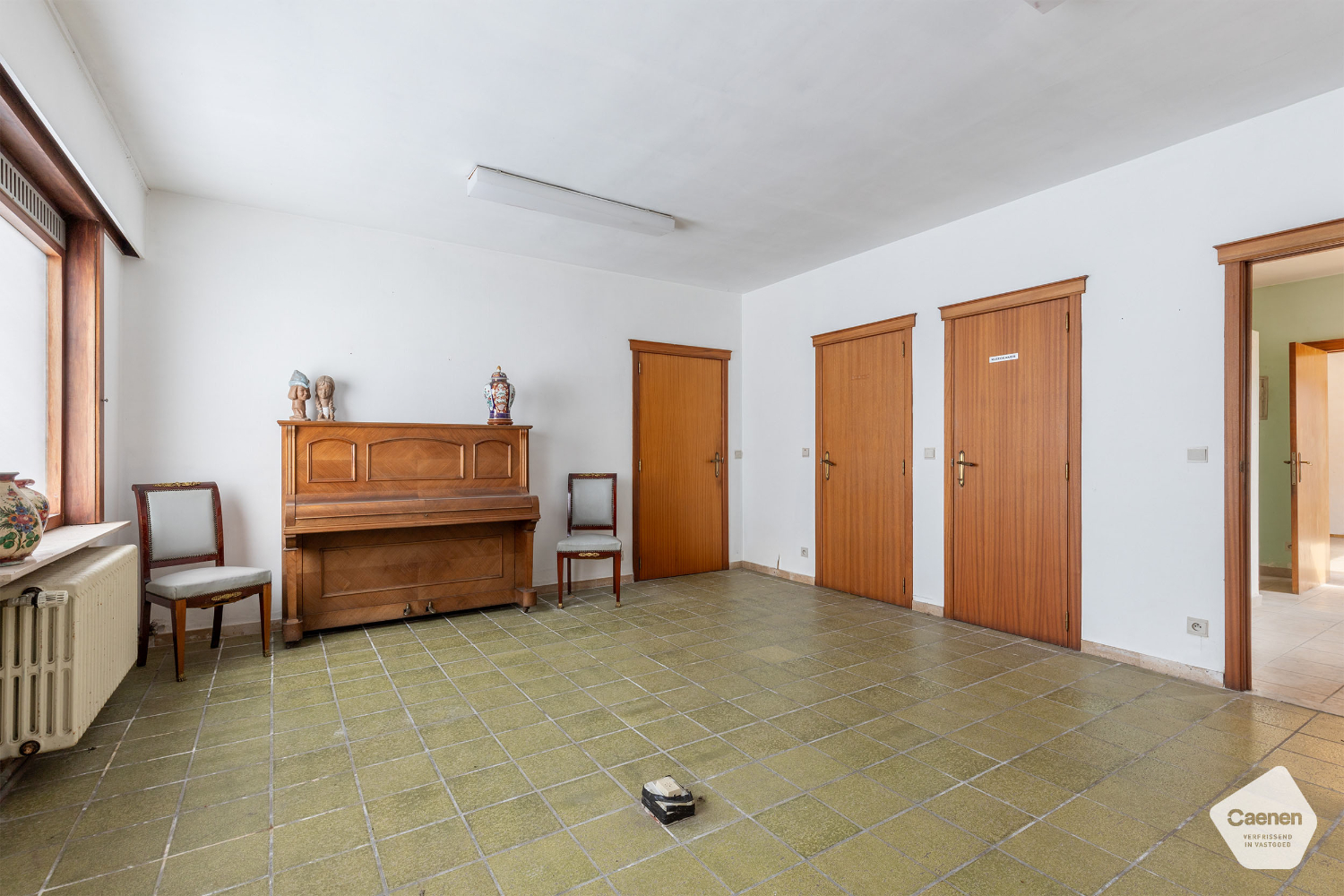 Wonen en werken in het hart van Ruddervoorde ! Deze woonst omvat 5 slaapkamers &amp; 2 garages! - foto 3