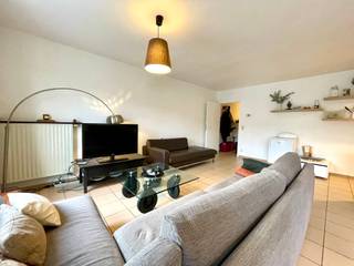 Dit appartement op de eerste verdieping bevindt zich in een kleinschalig gebouw op een toplocatie te Zelzate!Gelegen langsheen het Groenplein en met...