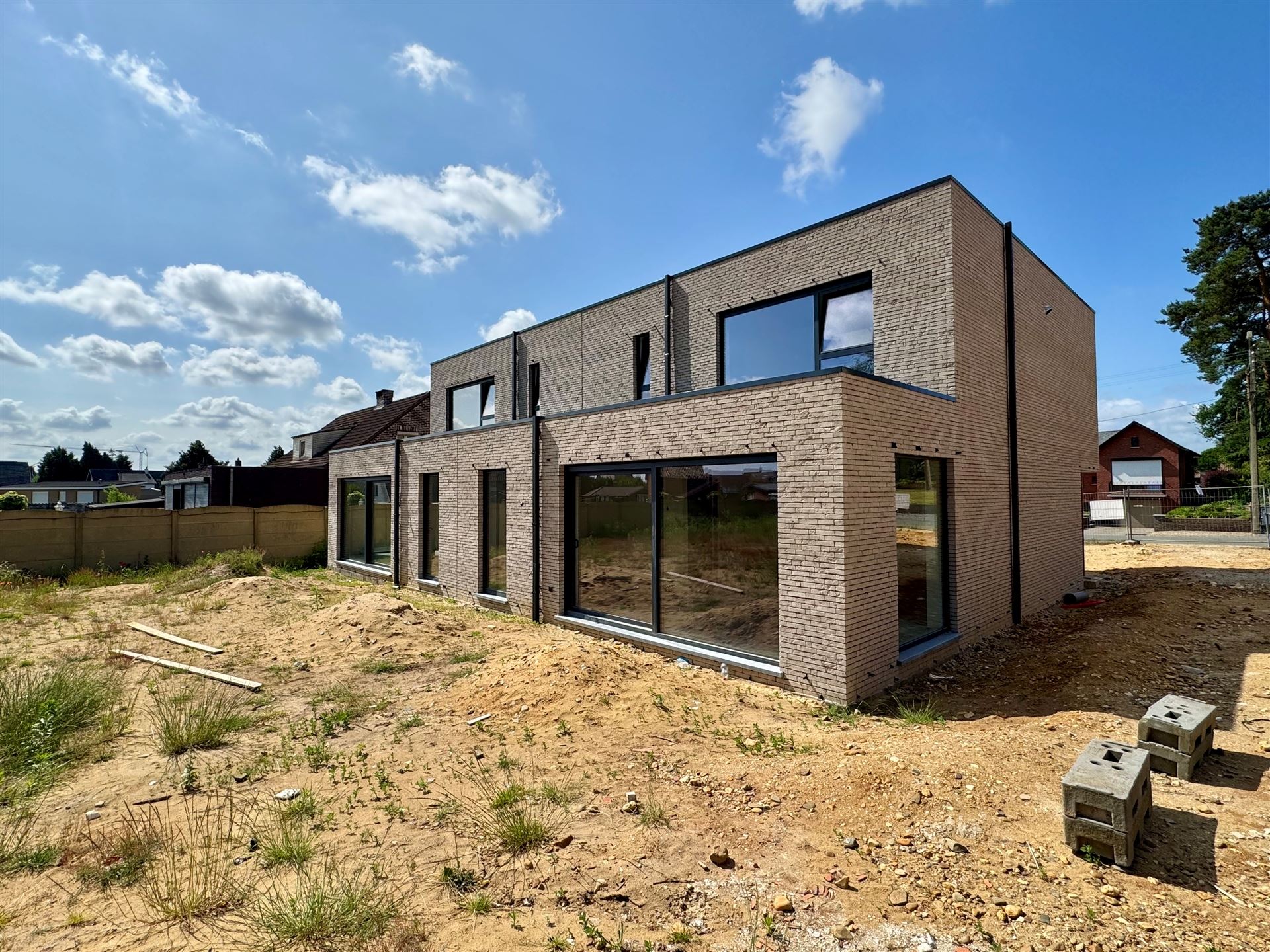 House for sale in Maasmechelen with 3 bedrooms - photo 2