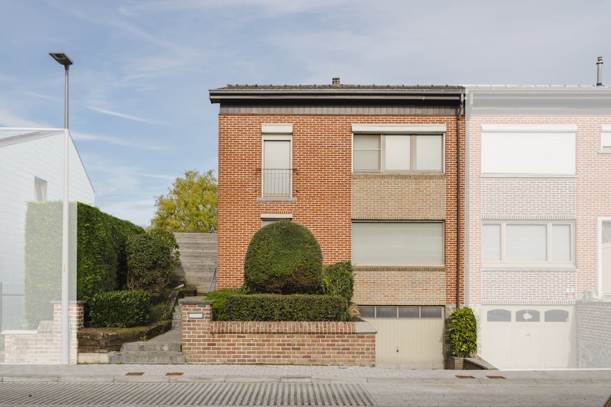 Halfopen gezinswoning met 3 slaapkamers nabij centrum Kortrijk - foto 1