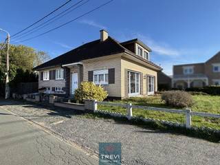 Herne, prachtige klassieke villa met magnifieke ruimtes en een enorm potentieel. De woning bestaat uit een ruime inkomhal met apart toilet...