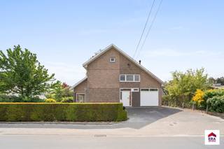 Vrijstaande woning met 3 slaapkamers en grote tuin op 714m² in Aarsele!Op zoek naar een woning waar je je eigen stijl volledig kunt realiseren? Deze...