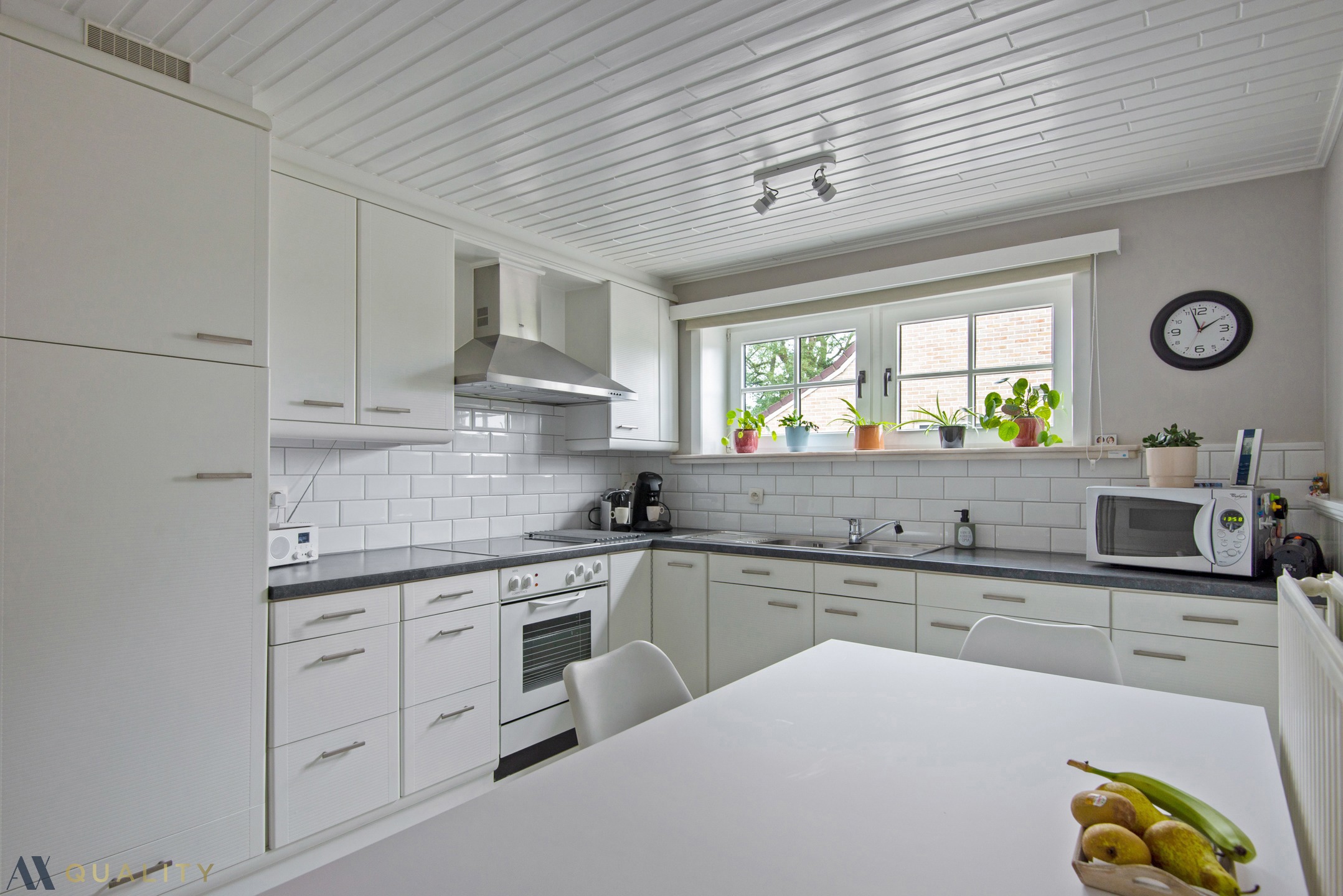 Deze instapklare ééngezinswoning met 3 slpk., ruime koer (146 m²), garage (26 m²) en diverse bergruimtes op een terrein van 301 m² - foto 5