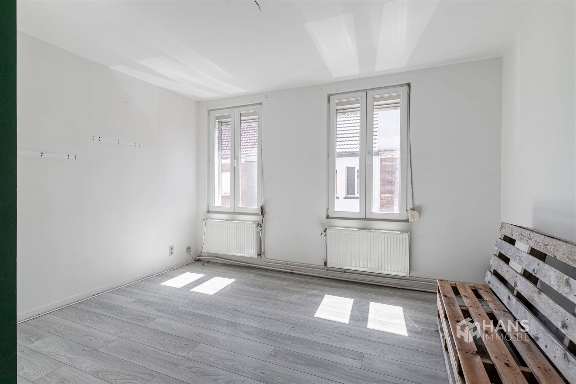 Op te frissen woning (119 m²) met 3 slaapkamers en terras in Hoboken - foto 4
