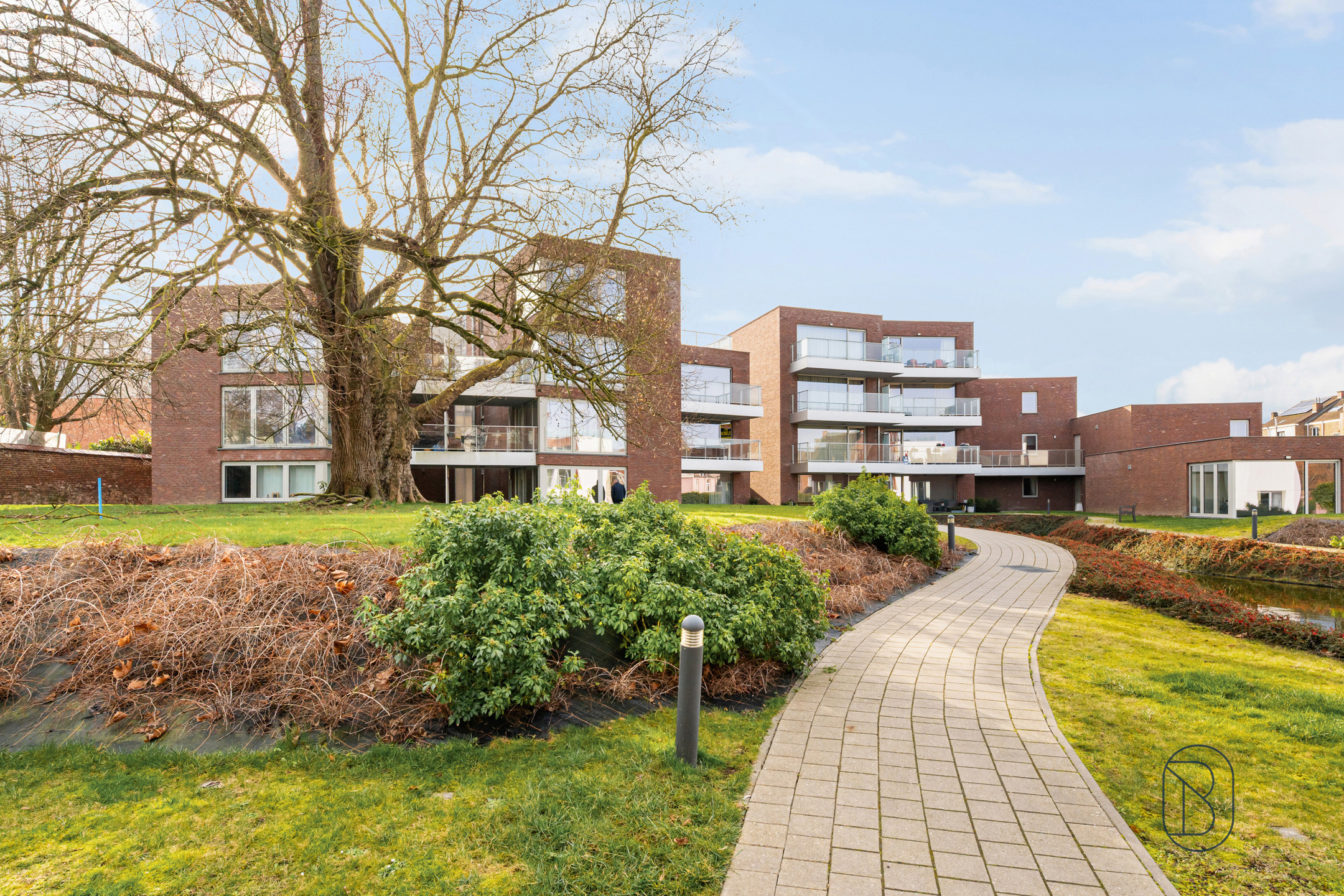 Topgelegen in het centrum: kwalitatief appartement met zicht - foto 1