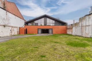 Ruime autostaanplaats van 38 m² in een beveiligd complex met elektrische poort, uitstekend bereikbaar en veilig. De staanplaats bevindt zich onder...