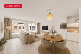 <p>Bent u op zoek naar een instapklaar appartement op een uitstekende ligging? Dan is dit verzorgde appartement in het centrum van Torhout zeker een bezoek waard. Dankzij de centrale locatie bevinden winkels, supermarkten, scholen, horeca, openbaar vervoer en tal van andere voorzieningen zich op wandelafstand. Bovendien geniet u van een vlotte verbinding naar de belangrijkste invalswegen.<br /><br />De praktische indeling en aangename leefruimtes zorgen ervoor dat u zich hier meteen thuis voelt. Daarnaast vormt het ruime terras van 19 m² een absolute meerwaarde, waar u in alle rust kunt genieten van een gezellige maaltijd, een kop koffie of een zonnige namiddag. Bovendien bestaat de mogelijkheid om de bijhorende garage mee aan te kopen.<br />De indeling is als volgt: inkomhal, een apart toilet, een lichtrijke leefruimte met grote raampartijen, een geïnstalleerde keuken, een praktische berging, royale slaapkamer en een ruim terras dat een aangename buitenruimte biedt.<br /><br />Bent u op zoek naar een instapklaar appartement met een centrale ligging en een ruim terras waar u optimaal kunt genieten? Aarzel dan niet en ontdek zelf de vele troeven van dit appartement. Contacteer Ward via 0470 20 66 88 om een bezoek in te plannen.</p>