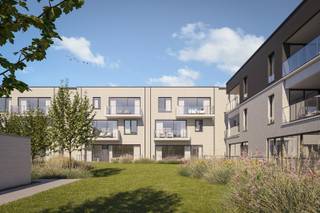 Dit appartement maakt deel uit van het nieuwbouwproject De Blauwe Parel - Residentie Bonaire.<br /><br />Het appartement is gelegen op de eerste verdieping en werd op plan ingedeeld als volgt:<br />Inkomhal met toilet, berging, open ingerichte keuken, lichtrijke leefruimte palend aan terras met zicht op de Spuikom, 3 slaapkamers en 2 badkamers met douche.<br />Het terras is noordelijk georiënteerd. <br /><br />In het ondergronds complex zijn zowel autostaanplaatsen als afgesloten garageboxen die vrijblijvend kunnen aangekocht worden met het appartement.<br /><br />Appartement: 103,65 m²<br />Terrassen: 13,72 m²