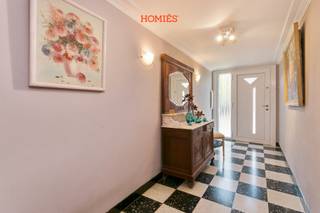 !!Let op: dit pand wordt verhuurd met een contract van 1 jaar. Nadien wordt de woning volledig verbouwd.Ontdek deze charmante woning, ideaal gelegen...