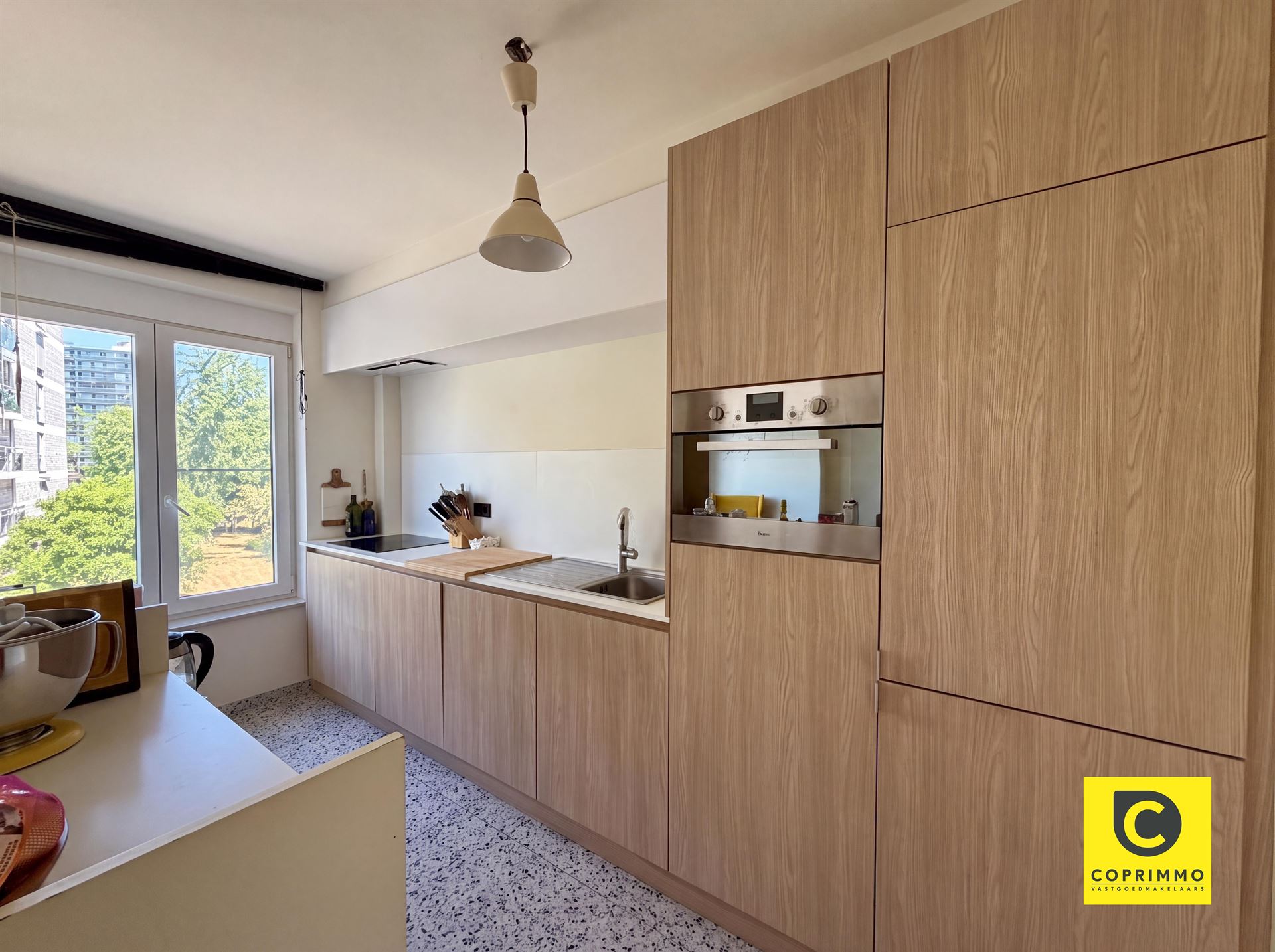 Gerenoveerd en lichtrijk 2 slpks appartement met terras! - foto 4