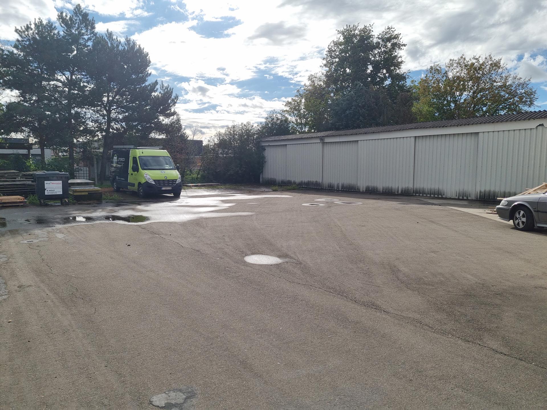 TE KOOP: Bedrijfsgebouw met mooie kantoren in Meeuwen - foto 3