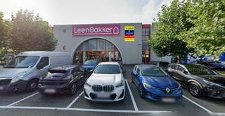 Op zoek naar een ruime commerciële ruimte op een sterke retail-locatie? Deze winkelruimte op de Nieuwe Kaai biedt een netto-oppervlakte van...