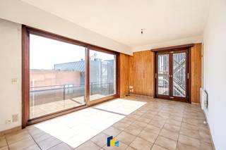 Dit goed ingedeelde 1-slaapkamerappartement op de 7de verdieping van een uitstekend onderhouden residentie uit de jaren '80 biedt de perfecte...